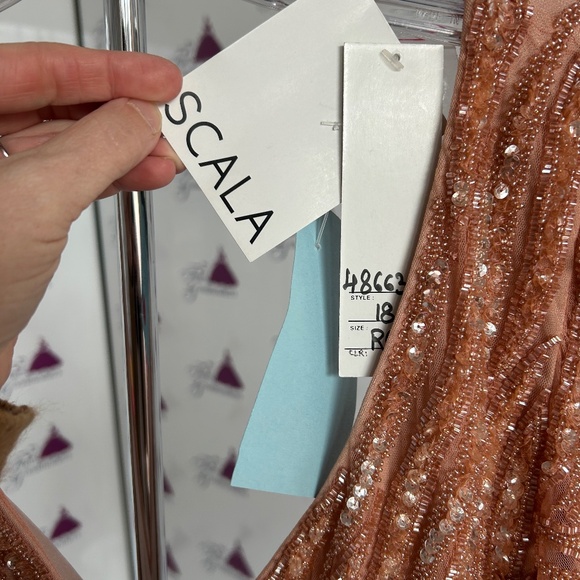 Scale 48663 Size 18 Gold Sequined Evening Dress - Picture 4 of 4